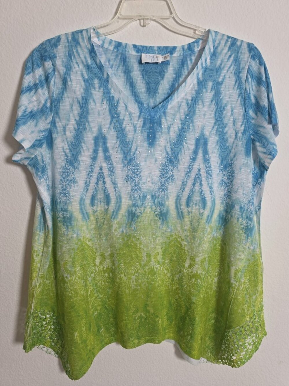 Time & Tru Shirt Womens Large  Short Sleeve V Neck Diamond Blue Green New